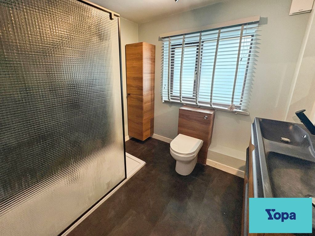 Property photo 3 of 22 Master En-Suite