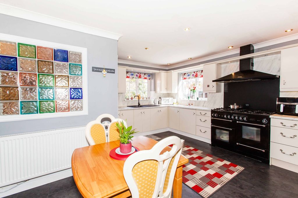 Property photo 2 of 34