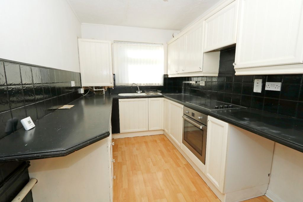 Property photo 3 of 8 4019235