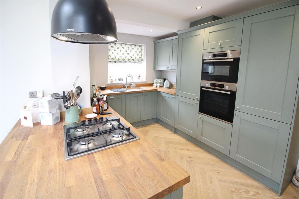 Property photo 2 of 15 Kitchen