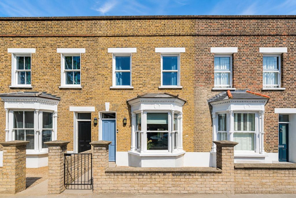 Property photo 1 of 30 Gomm Road
