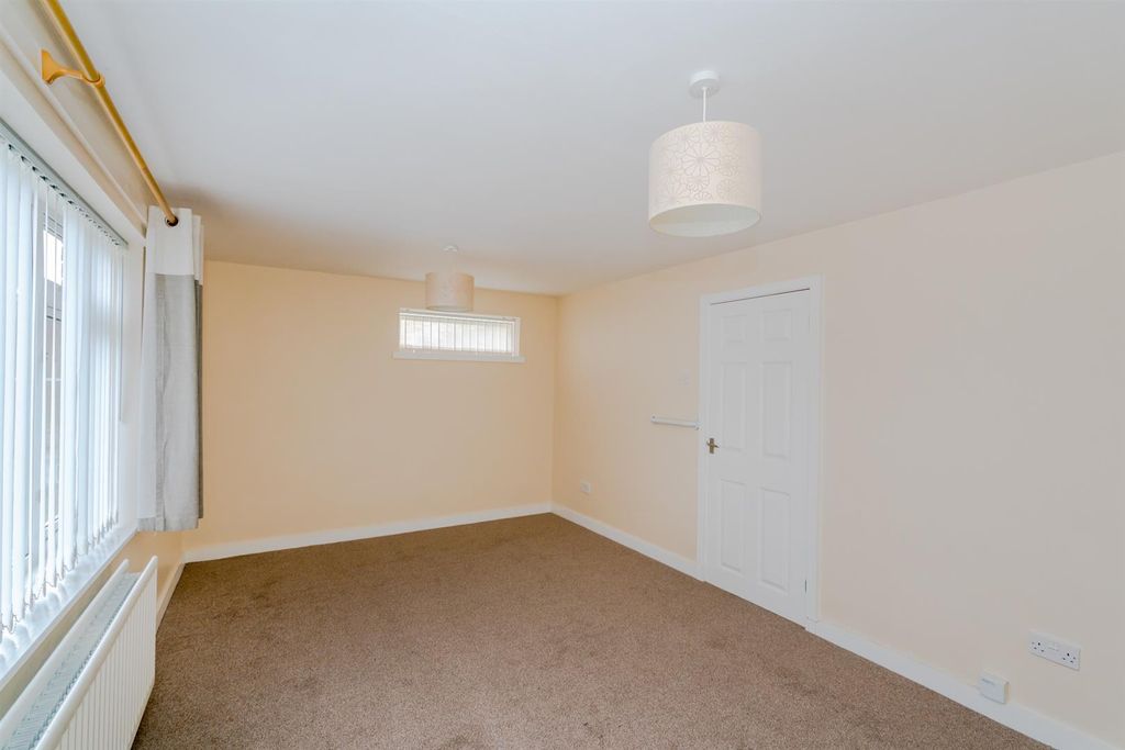Property photo 3 of 15 2, Carfax, Cannock, Staffordshire, Ws11 0Yt (2 Of