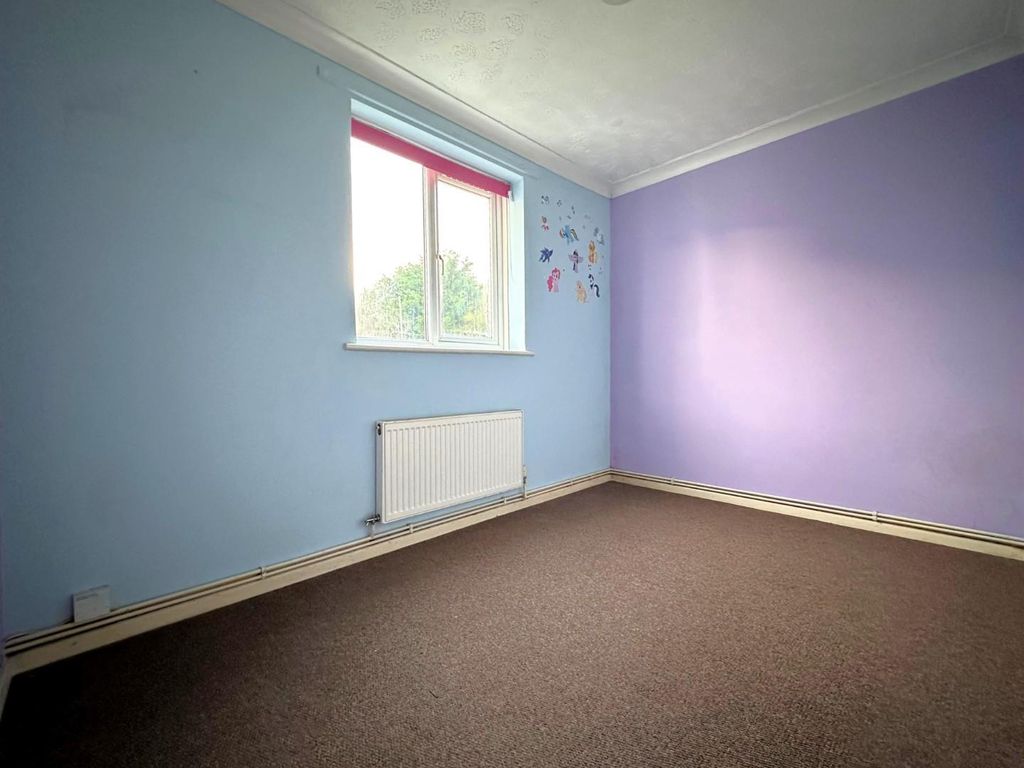 Property photo 2 of 8 Bed.Jpg