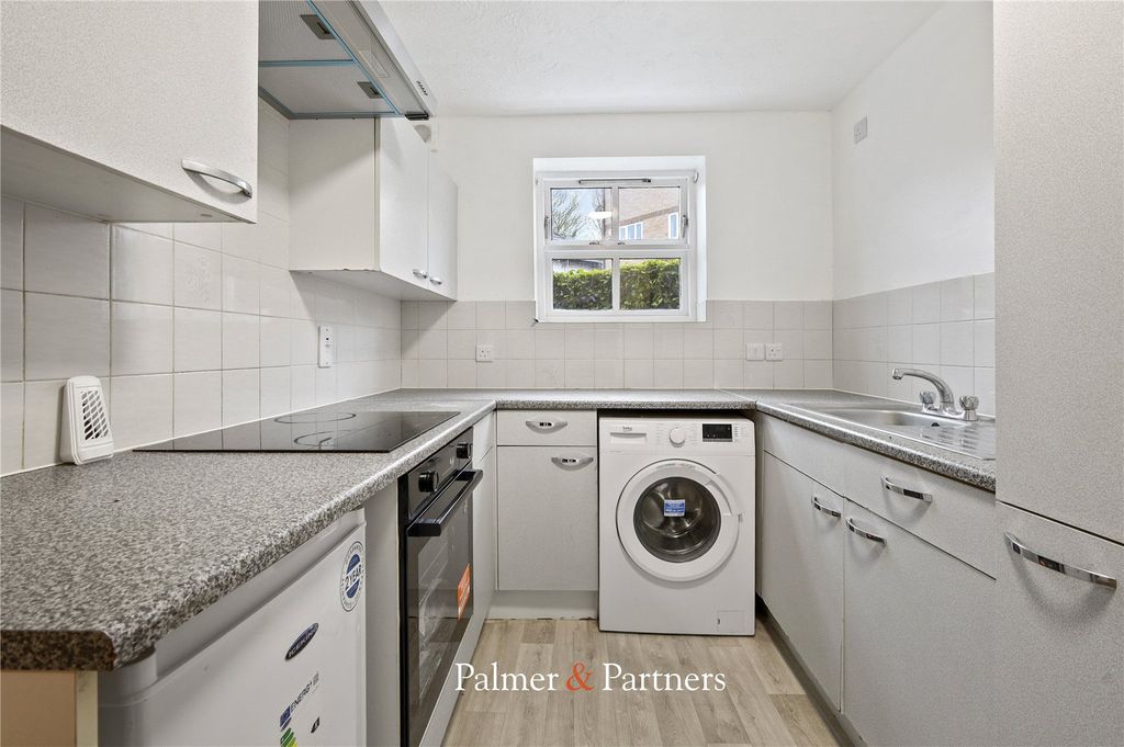 Property photo 3 of 8 Kitchen