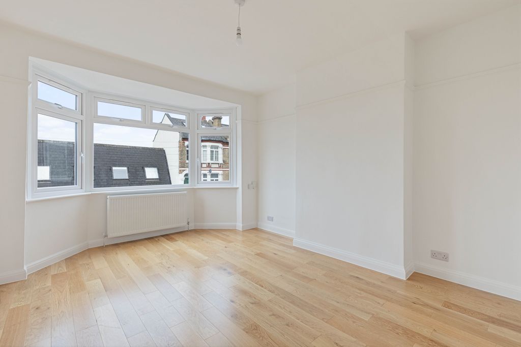 Property photo 1 of 11 2 Troy Road, Se19 - 10
