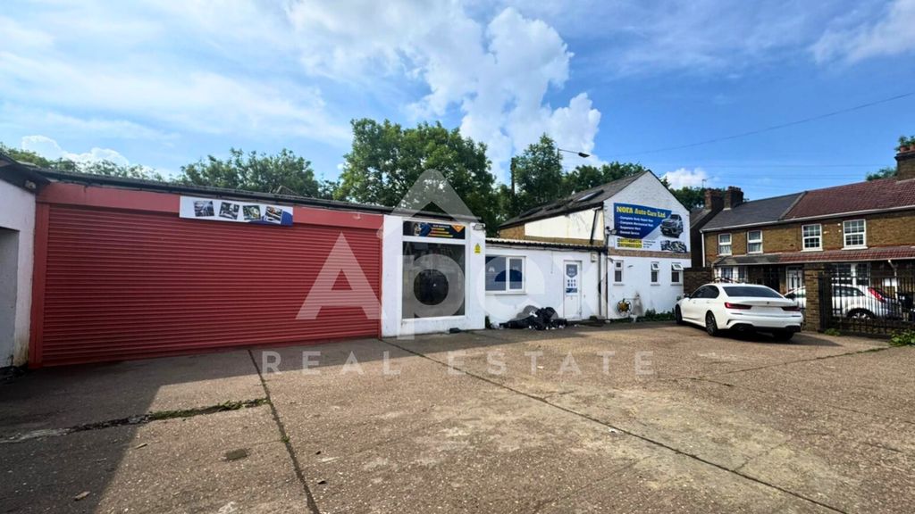 Property photo 2 of 6 7232d984-3d42-412B-880A-d571159E6356