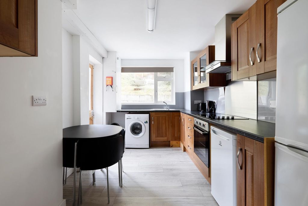 Property photo 1 of 19 Kitchen
