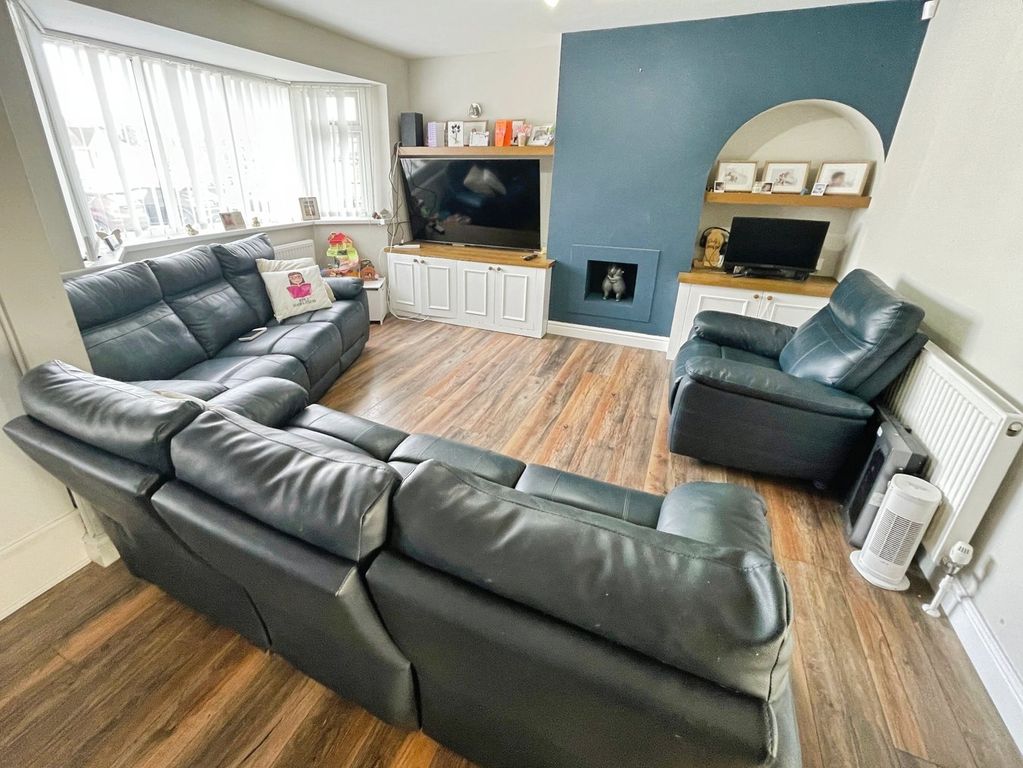 Property photo 2 of 14 Lounge