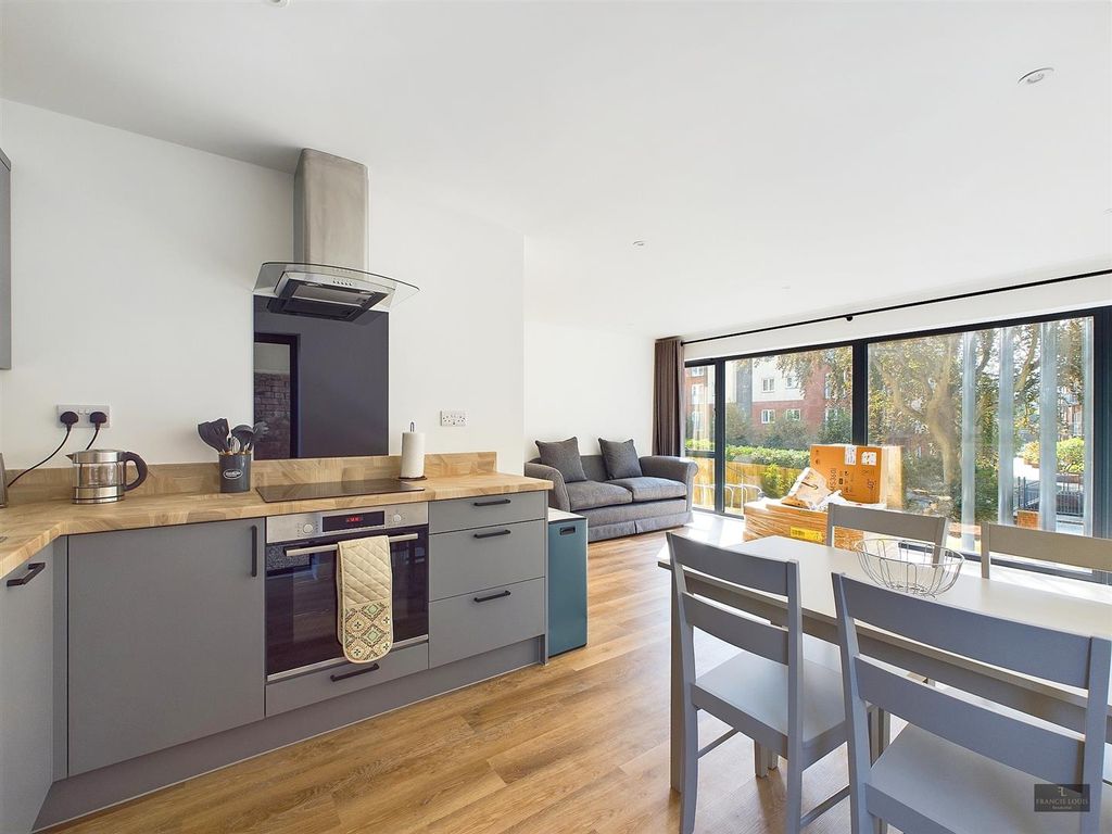 Property photo 3 of 17 Cam02887G0-Pr0259-Still014.Jpg