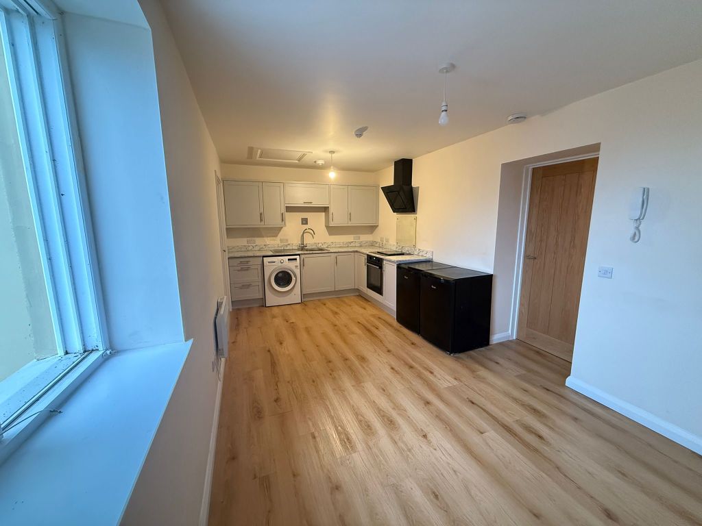 Property photo 2 of 10 Kitchen