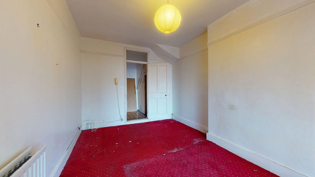 Property photo 3 of 8 Flat 1, 84 Hillfield Avenue, Crouch End, London, N8 7Dn