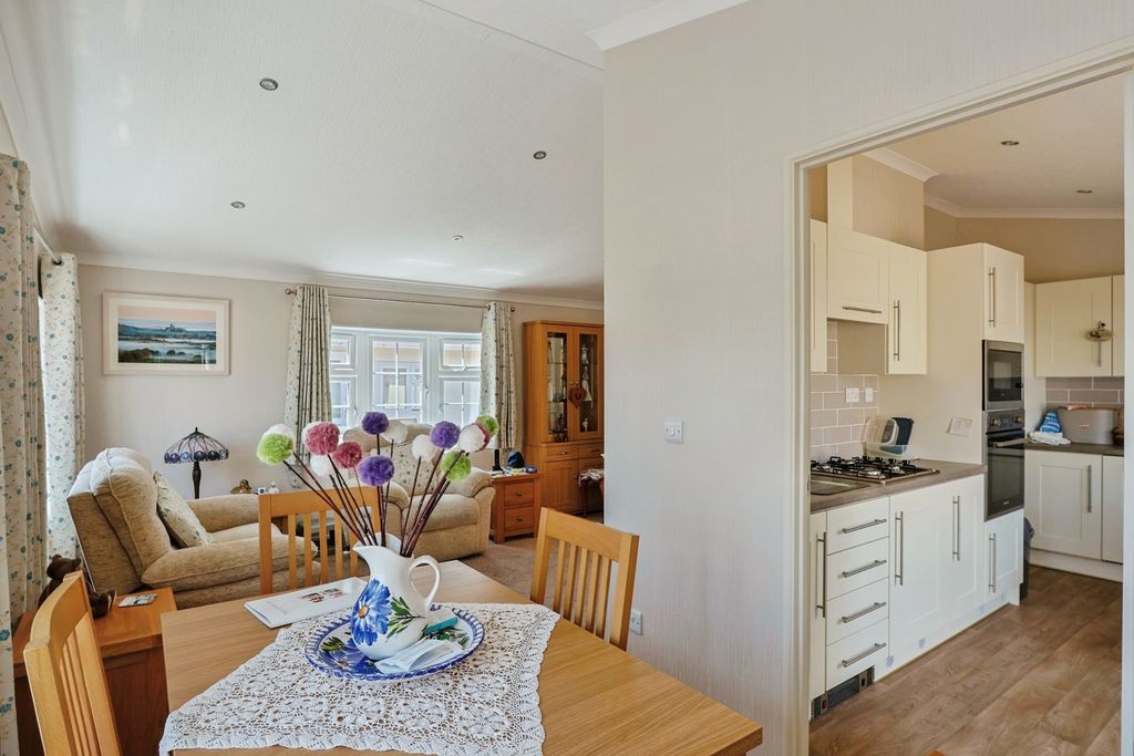 Property photo 2 of 20 Pbox-Img.Jpg