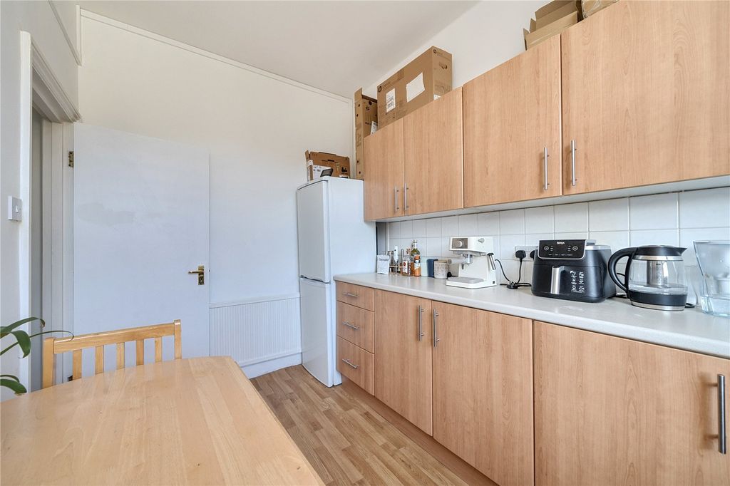 Property photo 3 of 16 Picture No. 12