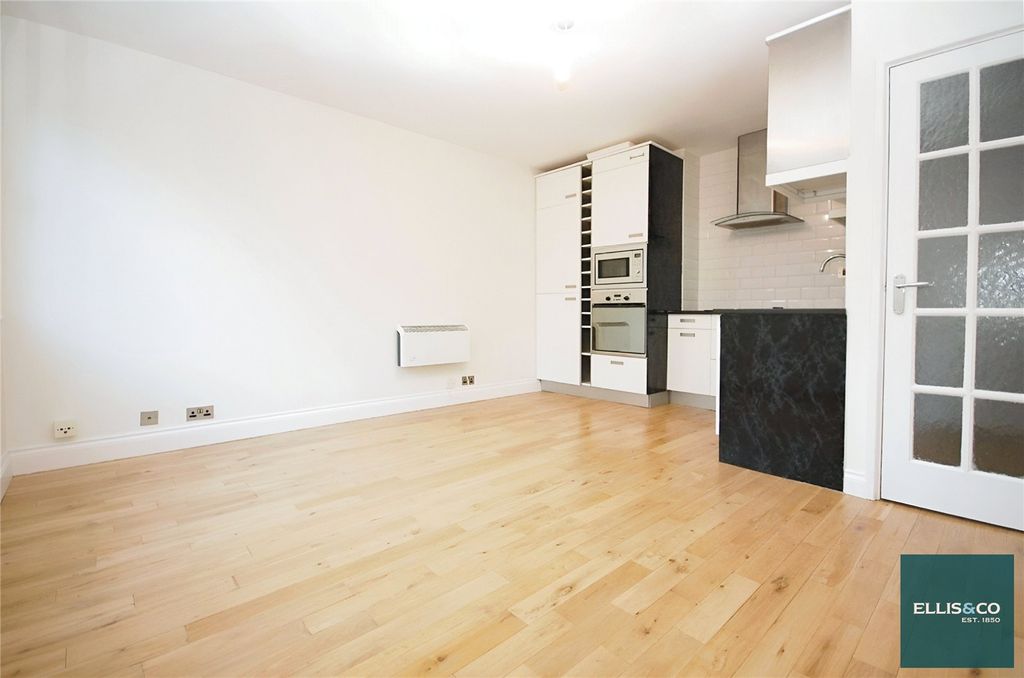 Property photo 3 of 7 Picture No. 10