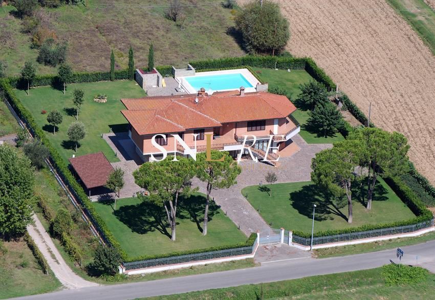 Property photo 1 of 39