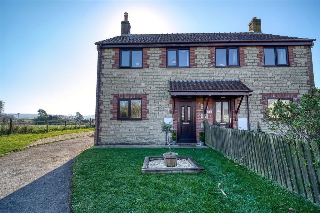 Property photo 1 of 10 Front