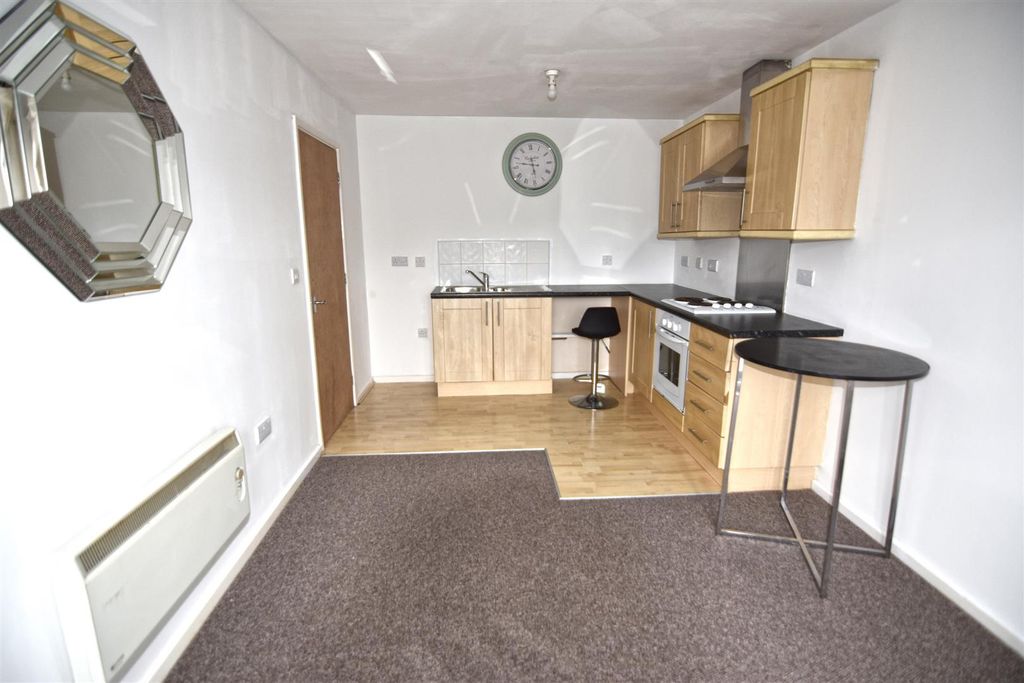 Property photo 2 of 8
