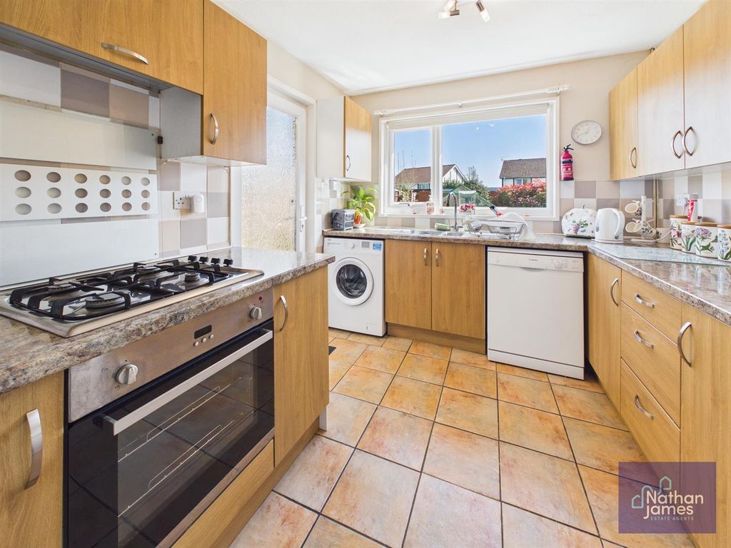 Property photo 3 of 19 Kitchen