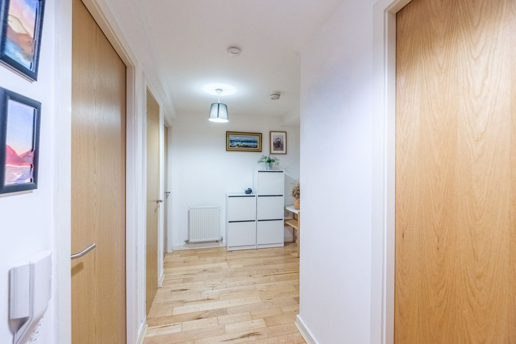 Property photo 2 of 32
