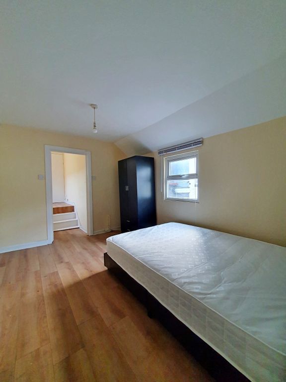 Property photo 3 of 11 Gallery