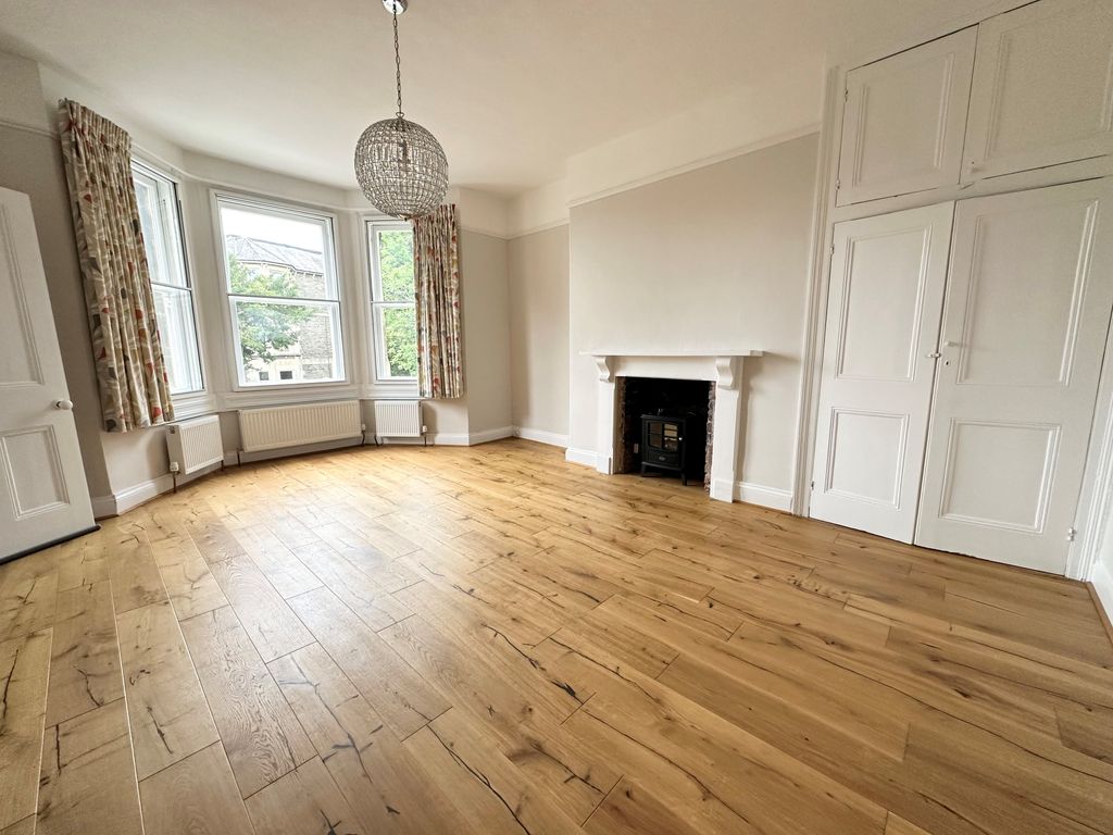 Property photo 1 of 6 Living Room