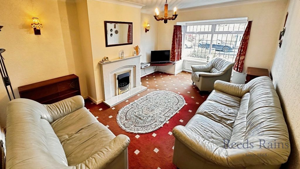 Property photo 2 of 18 Lounge