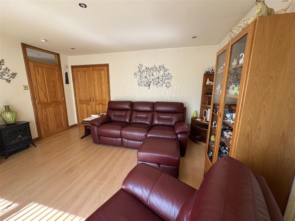 Property photo 3 of 14 Lounge 2.Jpg