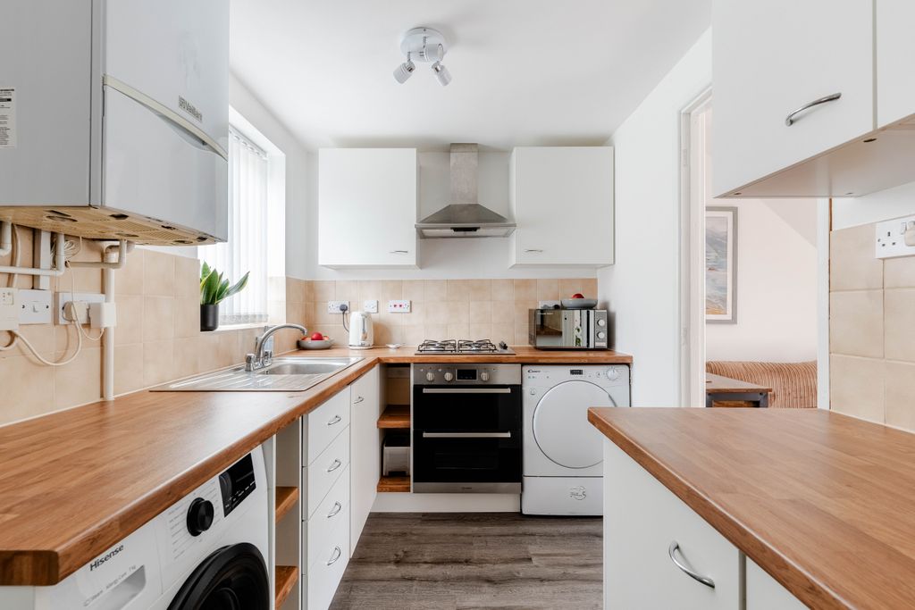 Property photo 2 of 13 A7404751-Hdr-3
