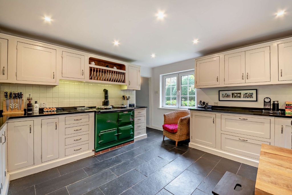 Property photo 3 of 19 Kitchen