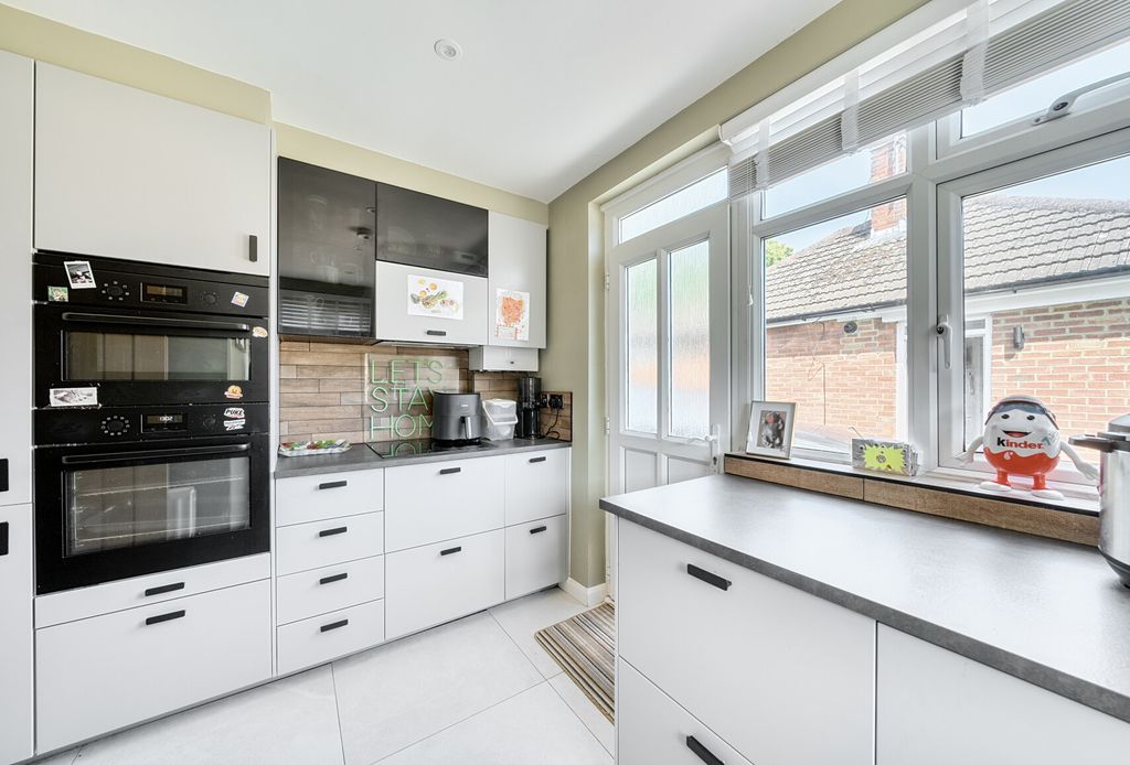 Property photo 2 of 14 1314669-9-6863Eff...