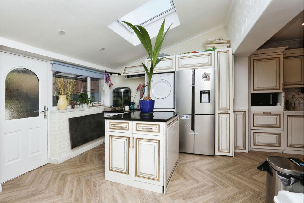Property photo 3 of 22 Kitchen/Diner