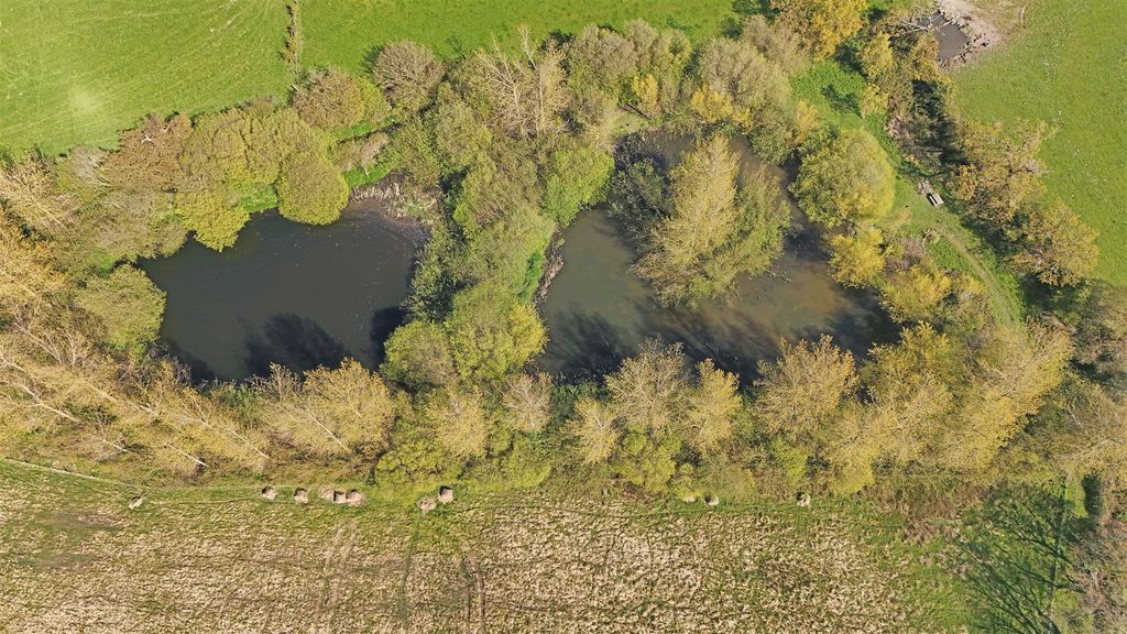Property photo 3 of 42 Fishing Lakes.Jpg