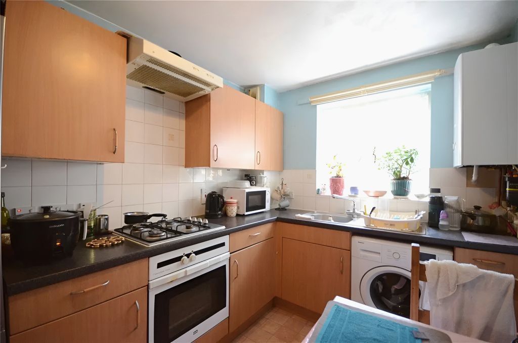 Property photo 3 of 11 Ovenkitchen