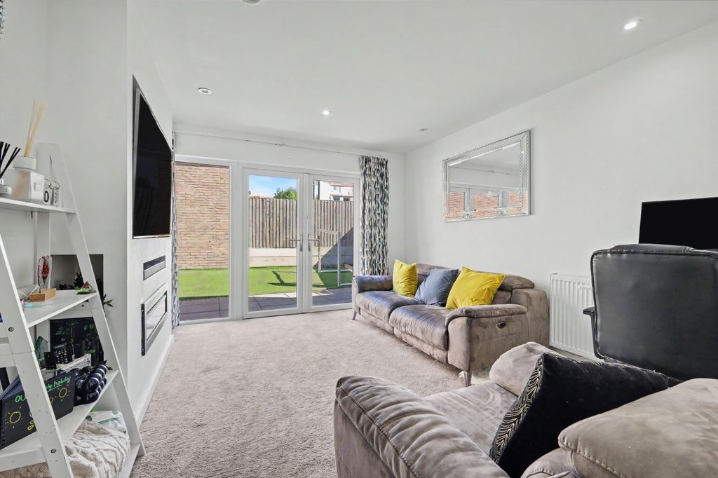 Property photo 2 of 14 5411923