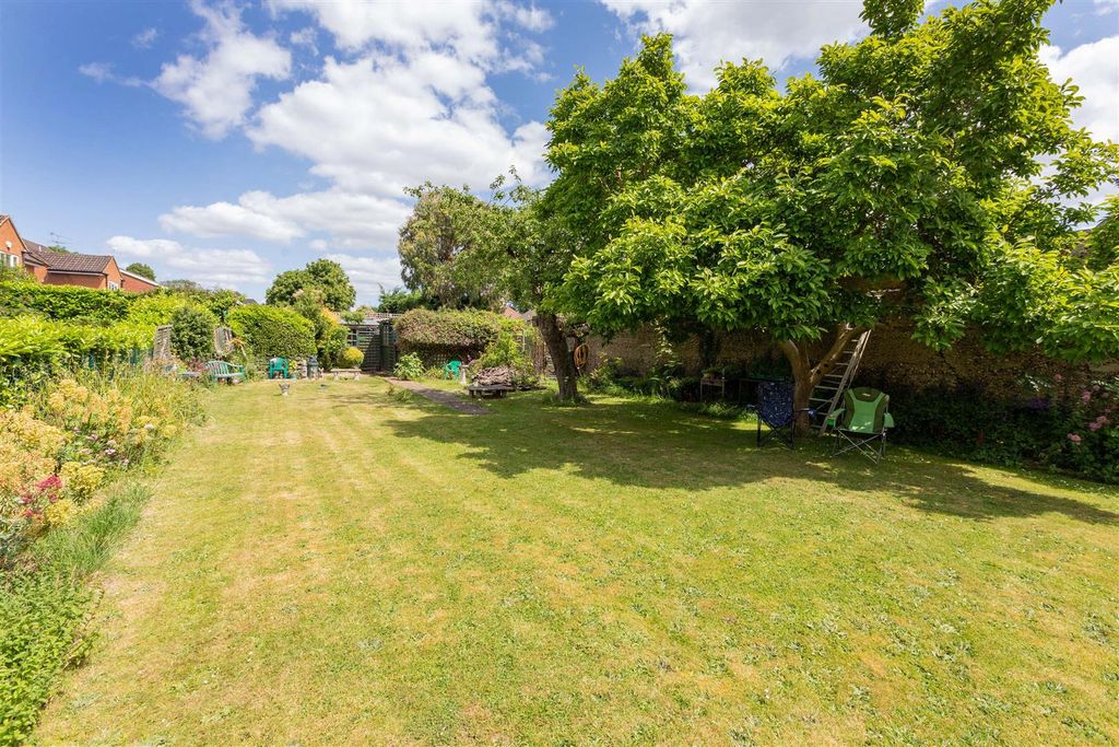 Property photo 2 of 23