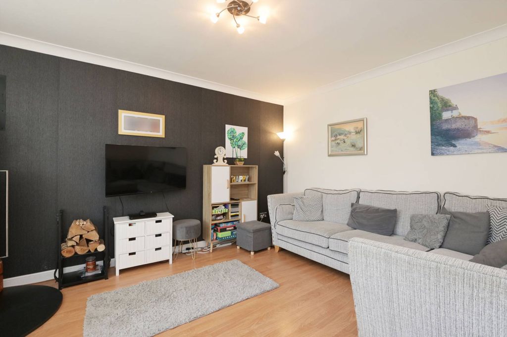 Property photo 2 of 30