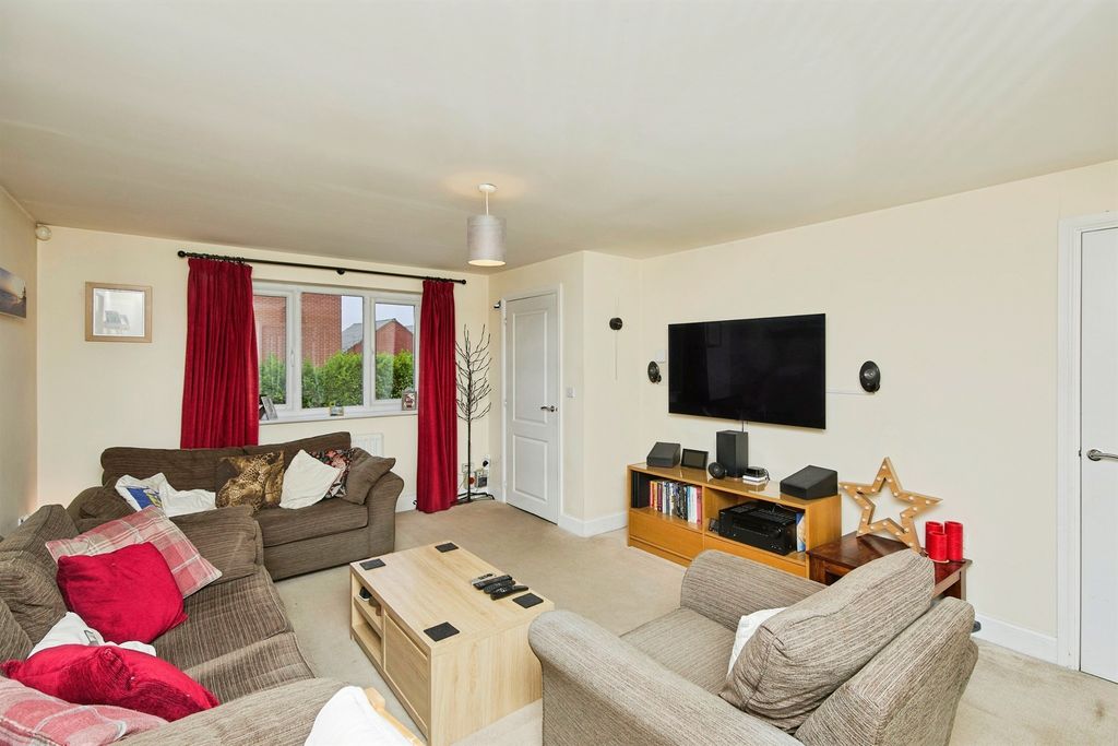 Property photo 2 of 11