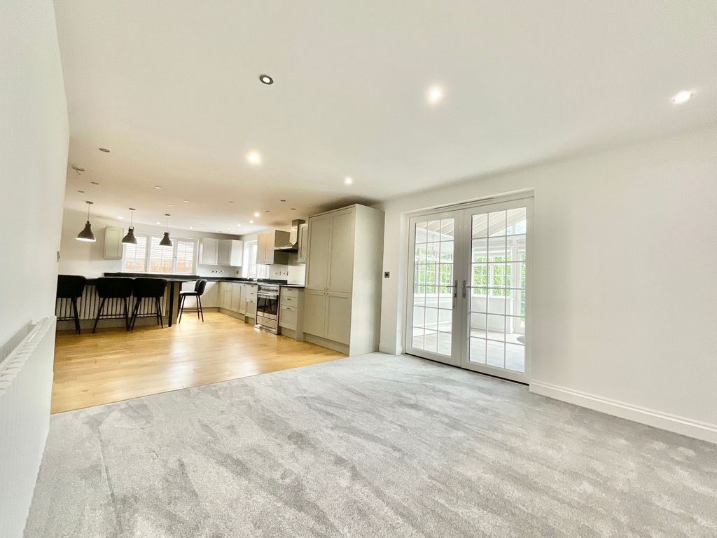 Property photo 2 of 40