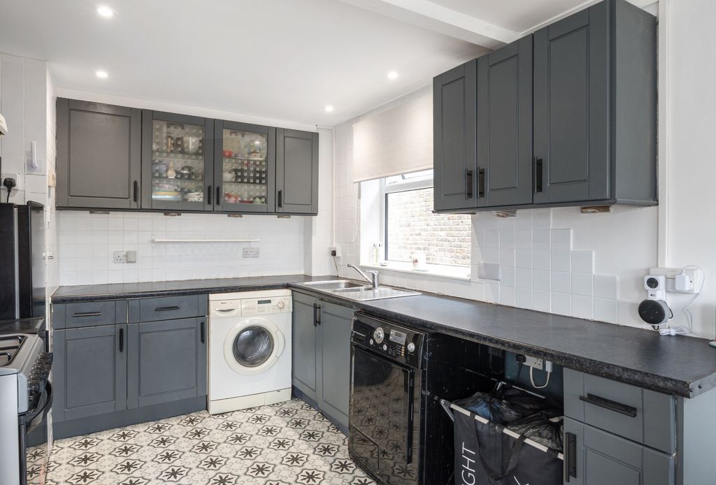 Property photo 3 of 9 1309344-12-684Af3...