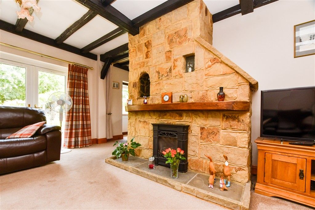 Property photo 3 of 17 Lounge Area