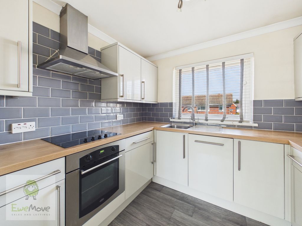 Property photo 3 of 14 Kitchen