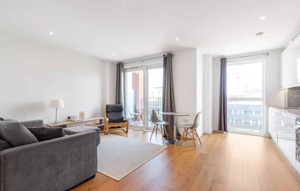 Property photo 1 of 10 Photo 9