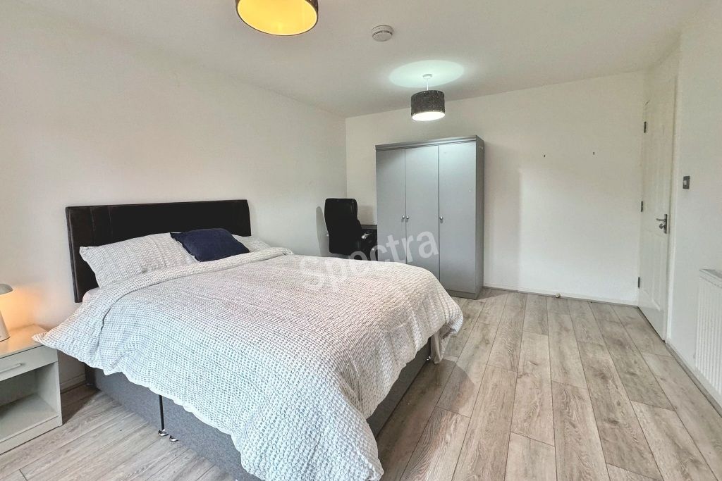 Property photo 3 of 6 Room