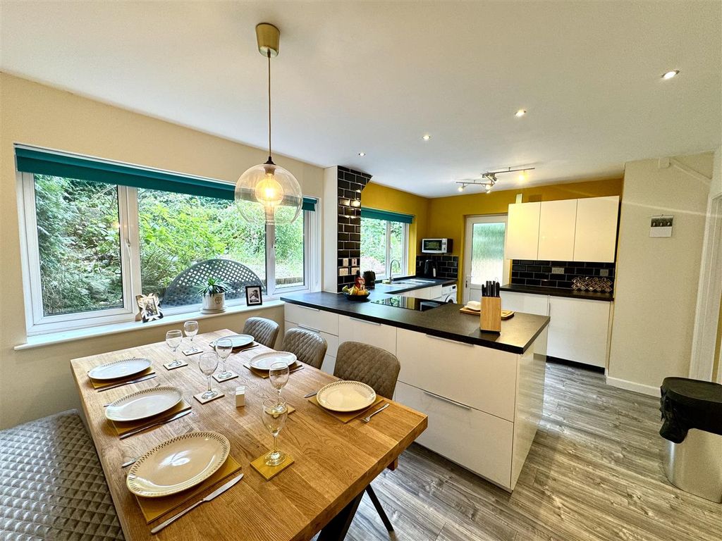 Property photo 2 of 29 Open Plan Kitchen/Dining Room
