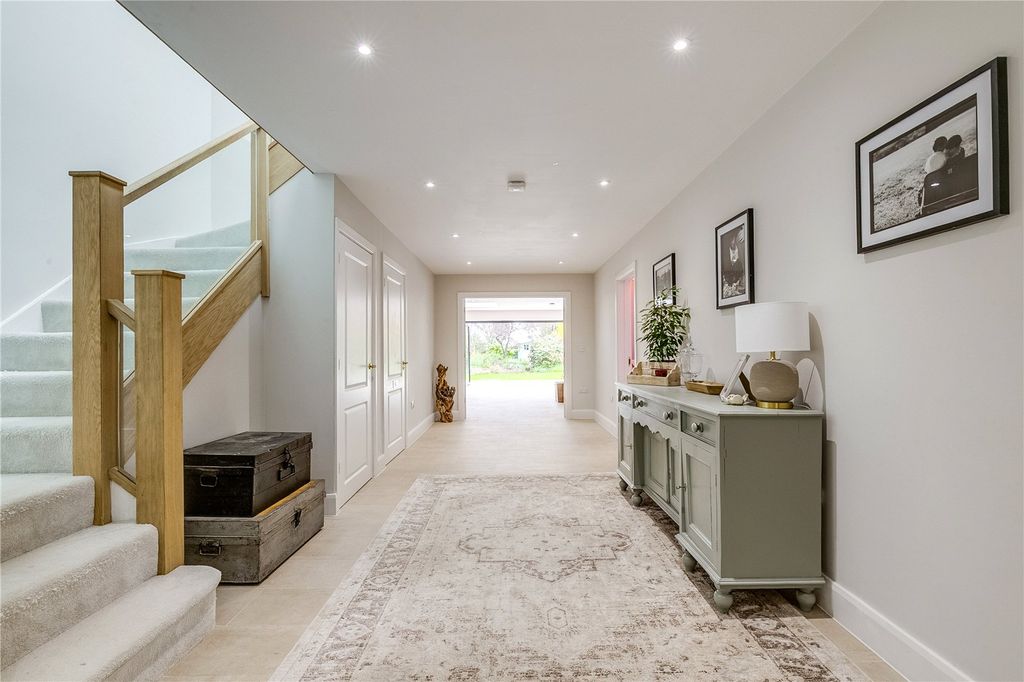 Property photo 2 of 28 Picture No. 11