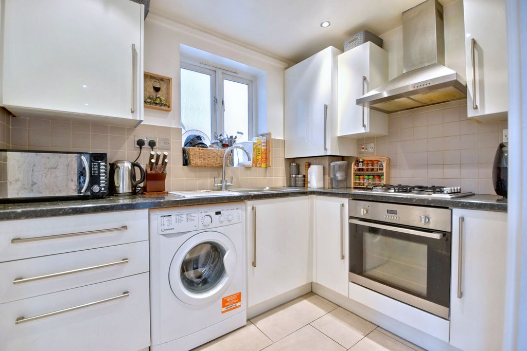 Property photo 3 of 6