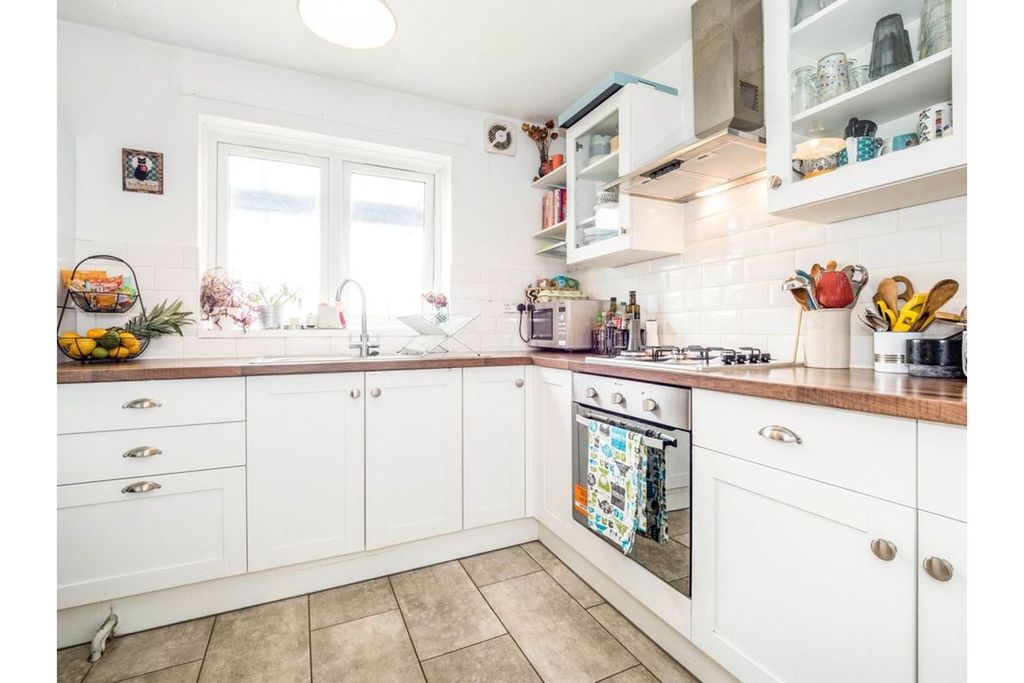 Property photo 3 of 15 Kitchen