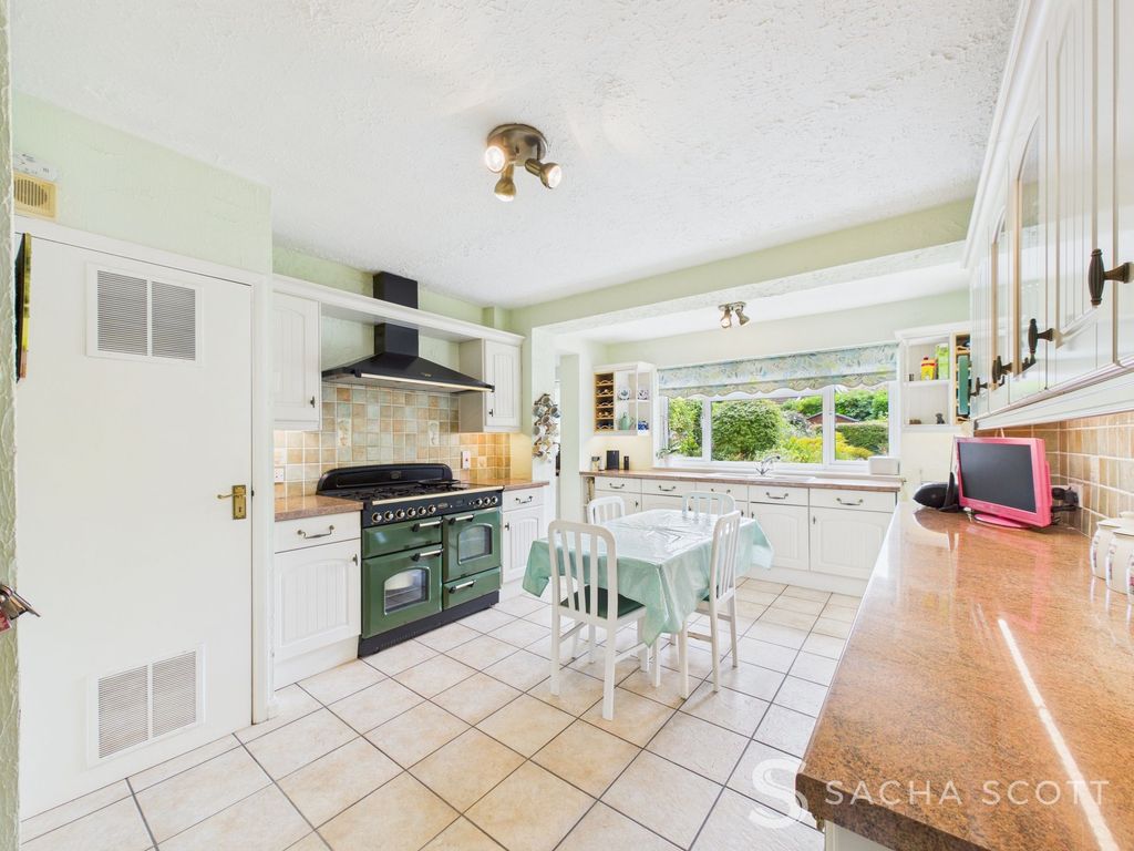 Property photo 3 of 34 Kitchen / Breakfast Room