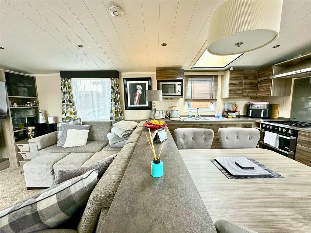 Property photo 2 of 10 Open Plan Living Area