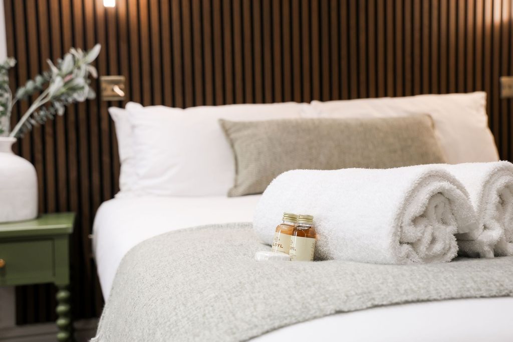 Property photo 3 of 14 Stylish Double Bed With Fresh Towels And Amenities...